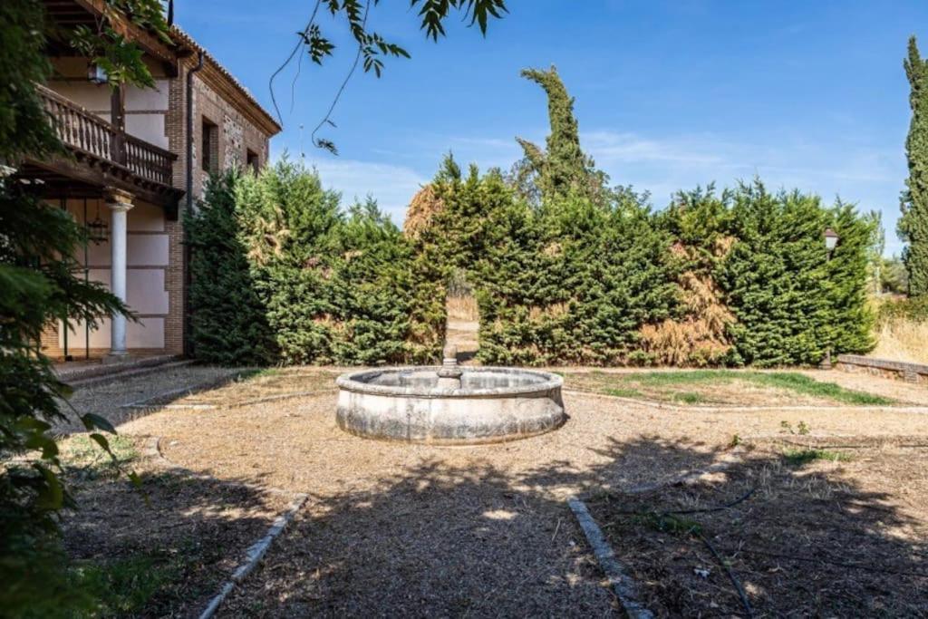 Casa Palacio Toledo Puy Du Fou Esterno foto