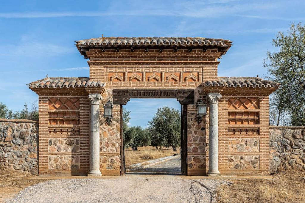 Casa Palacio Toledo Puy Du Fou Esterno foto