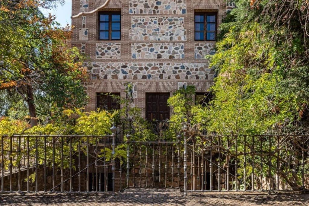 Casa Palacio Toledo Puy Du Fou Esterno foto