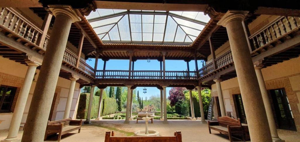 Casa Palacio Toledo Puy Du Fou Esterno foto
