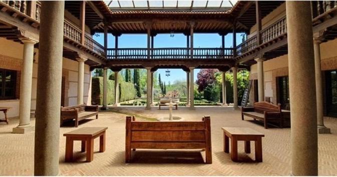 Casa Palacio Toledo Puy Du Fou Esterno foto